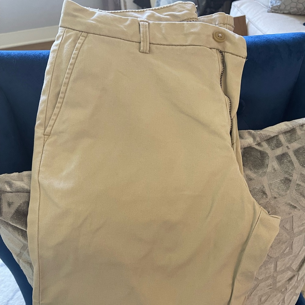 Izod men’s khaki pants